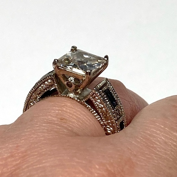 925 Sterling Silver Ring Size 6 CZs Square Clear Blue  Edged Design 7.20g - Picture 7 of 12